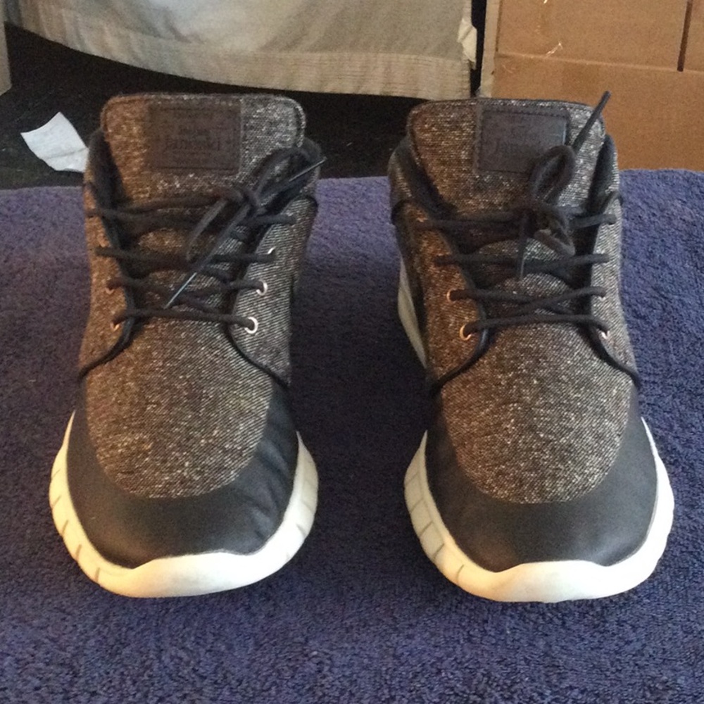 Men's Casual Knit Lace-Up Sneakers in Black and White